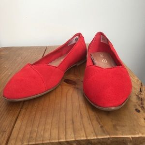 Red TOMS Julie Flats Size 8 Pointed Toe Suede